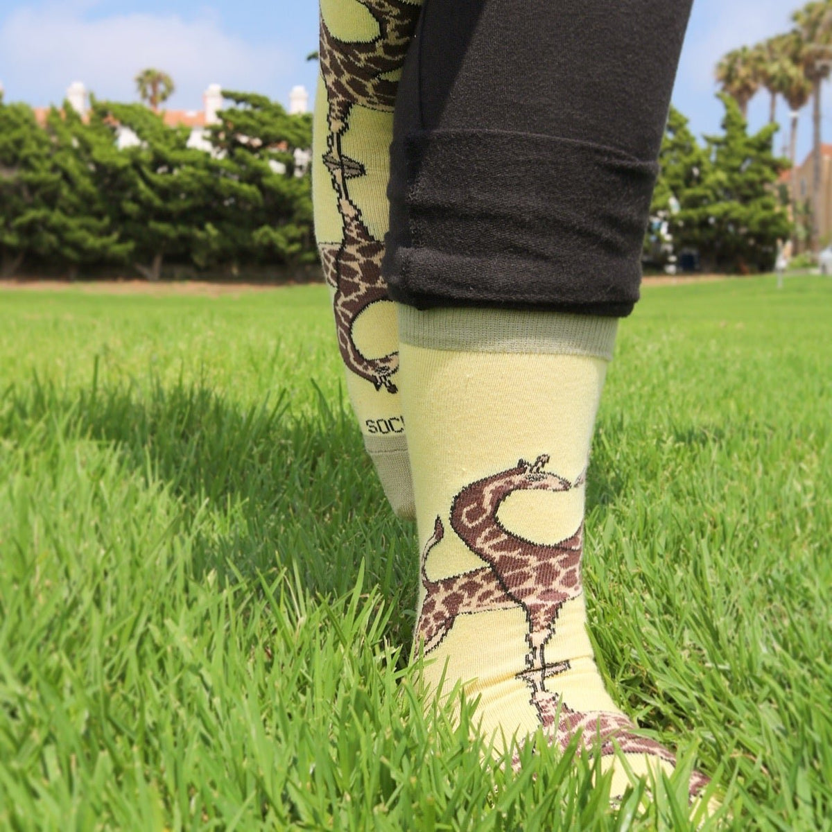 Reflective Kissing Giraffes Socks - So in Love (Adult Medium)